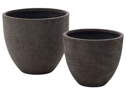 Set dvou tmavě šedých zahradních květináčů Kave Home Serili