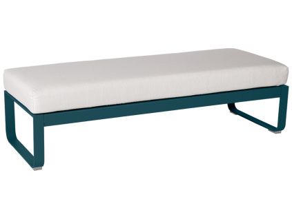 Bílá čalouněná lavice Fermob Bellevie 148 cm s modrou podnoží
