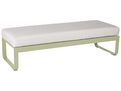 Bílá čalouněná lavice Fermob Bellevie 148 cm se světle zelenou podnoží