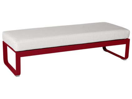 Bílá čalouněná lavice Fermob Bellevie 148 cm s červenou podnoží