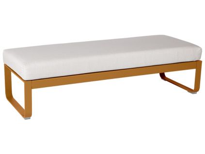 Bílá čalouněná lavice Fermob Bellevie 148 cm s hnědou podnoží