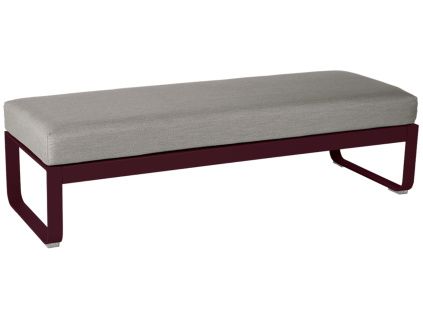 Šedohnědá čalouněná lavice Fermob Bellevie 148 cm s třešňově červenou podnoží