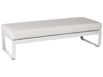 Bílá čalouněná lavice Fermob Bellevie 148 cm s bílou podnoží