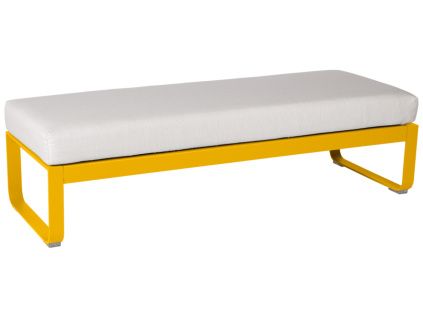 Bílá čalouněná lavice Fermob Bellevie 148 cm se žlutou podnoží
