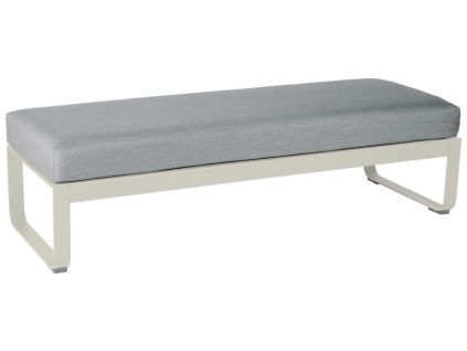 Šedá čalouněná lavice Fermob Bellevie 148 cm se světle šedou podnoží
