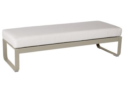 Bílá čalouněná lavice Fermob Bellevie 148 cm s muškátově šedou podnoží