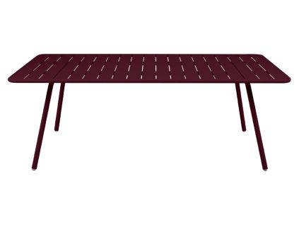 Třešňově červený kovový stůl Fermob Luxembourg 207 x 100 cm