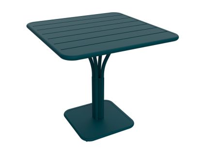 Modrý kovový stůl Fermob Luxembourg Pedestal 80 x 80 cm