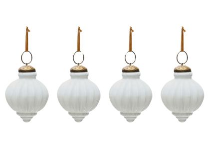 Set čtyř bílých skleněných vánočních ozdob Kave Home Irlo 8 cm