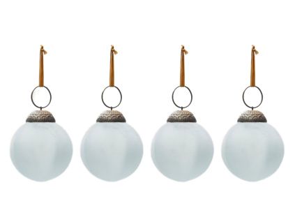 Set čtyř bílých skleněných vánočních ozdob Kave Home Talve 6 cm