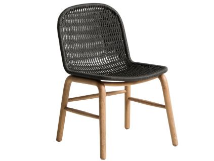 Tmavě šedá dřevěná zahradní židle kave home Alipa s výpletem