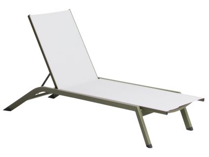 Zeleno-bílé hliníkové zahradní lehátko kave home Capraia