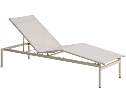 Krémové hliníkové zahradní lehátko kave home Lesina