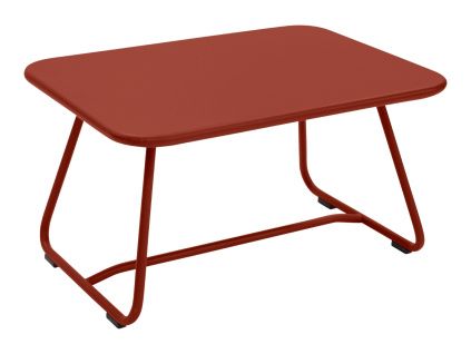 Zemitě červený zahradní stolek Fermob Sixties 76 x 56 cm