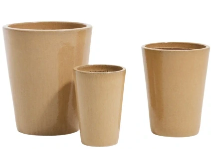 Set tří béžových zahradních květináčů Kave Home Rotja ⌀ 26/35/47 cm