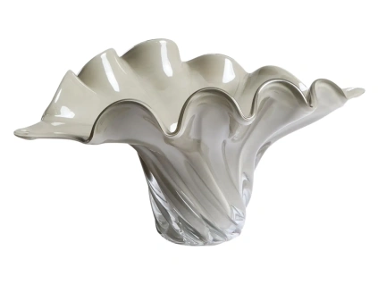 Šedá skleněná váza Kave Home Lurea 19 cm