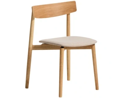 Dřevěná jídelní židle Kave Home Evera s čalouněným sedákem