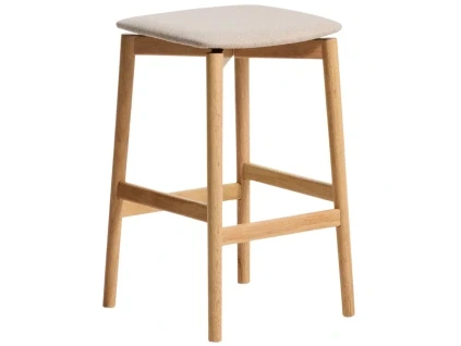 Dřevěná barová židle Kave Home Evera 67 cm s čalouněným sedákem