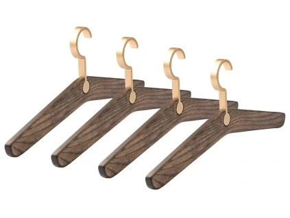 Set čtyř tmavých dubových ramínek Trapeze 41 cm