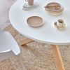 Bílý lakovaný kulatý jídelní stůl Kave Home Lotus 120 cm -fv-interier-25