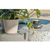 Set tří šedých betonových květináčů Kave Home Low -fv-interier-25