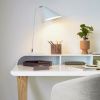 Bílá kovová stolní lampa Kave Home Tipir -fv-interier-25