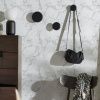 Set tří černých bukových nástěnných věšáků Kave Home Nadua -fv-interier-25