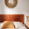 Hnědé kožené čelo Kave Home Calixta 153 x 110 cm -fv-interier-25