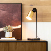Zlatá kovová stolní lampa Kave Home Natsumi -fv-interier-25Zlatá kovová stolní lampa Kave Home Natsumi