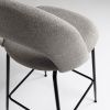 Světle šedá látková barová židle Kave Home Mahalia 63 cm -fv-interier-25