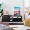 Černý kovový TV stolek Kave Home Shantay 150 x 35 cm -fv-interier-25