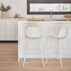 Bílá koženková barová židle Kave Home Brighter 65 cm -fv-interier-25