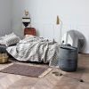 Zlatá kovová stojací lampa Precise 124 cm -fv-interier-25