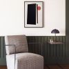 Vínově červená kovová stolní lampa Kave Home Aleyla -fv-interier-25Vínově červená kovová stolní lampa Kave Home Aleyla
