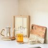 Přírodní dřevěný fotorámeček Kave Home Flavina 31 x 22 cm -fv-interier-25