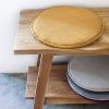 Hořčicově žlutý kulatý manšestrový podsedák Kave Home Sora 35 cm -fv-interier-25
