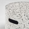 Bílý cementový odkládací stolek Kave Home Jenell 35 cm -fv-interier-25