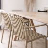 Béžová plastová zahradní židle Kave Home Isabellini -fv-interier-25