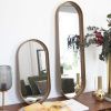Zlaté kovové závěsné zrcadlo Kave Home Tiare 31 x 101 cm -fv-interier-25