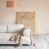 Bílá kovová stojací lampa s mramorem a jasanovým stínidlem Kave Home Juhe -fv-interier-25