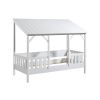 Bílá dřevěná dětská postel Vipack Housebed 90 x 200 cm s bílou střechou