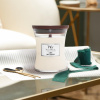 Střední vonná svíčka Woodwick, Linen -fv-interier-25