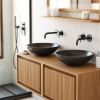 Černé terrazzo umyvadlo Kave Home Delina 40 cm -fv-interier-25
