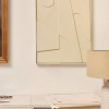 Béžový abstraktní obraz Kave Home Talin 60 x 90 cm -fv-interier-25