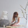 Bílá plastová dětská LED lampa Mr. Maria Nanuk 42 cm -fv-interier-25