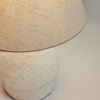 Bílá stolní lampa Kave Home Noara se lněným stínidlem -fv-interier-25