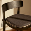 Černá jasanová barová židle Kave Home Romane 75 cm -fv-interier-25