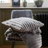 Šedý látkový pléd J-Line Duroy 180 x 130 cm -fv-interier-25