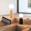 Bílá skleněná stolní lampa ZUIVER DASH s béžovou keramickou podstavou -fv-interier-25