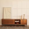 Ořechový TV stolek Kave Home Vedrana II. 195 x 40 cm -fv-interier-25